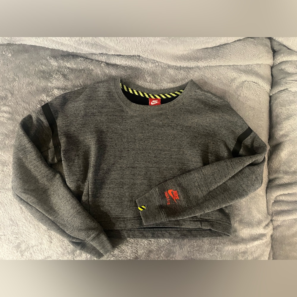 Nike Cropped Crew Neck Sweatshirt